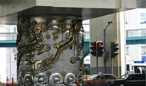 上海延安路高架桥龙柱事件