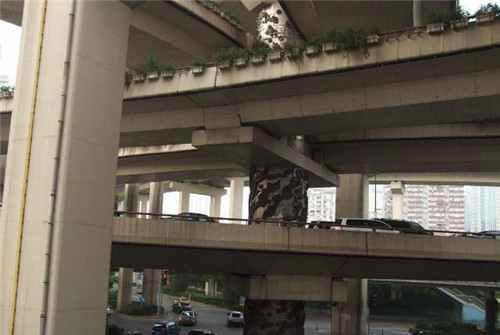 上海延安路高架桥龙柱事件
