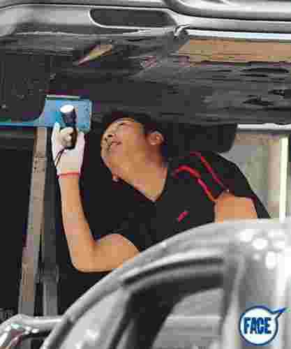 首届港男冠军高钧贤生活落魄 车房当洗车工