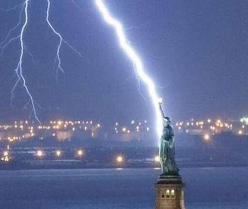 自由女神像被闪电击中过600次