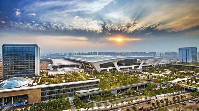 这八座都被称为亚洲第一大的火车站 到底哪个才是真的最大呢