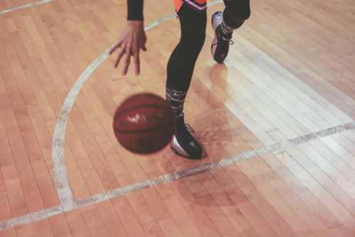 NikeShoxBB实战评测 为情怀而买单 致敬心中最强的扣篮王