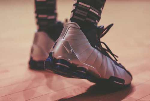 NikeShoxBB实战评测 为情怀而买单 致敬心中最强的扣篮王
