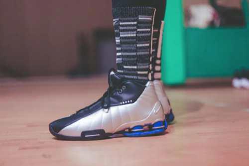 NikeShoxBB实战评测 为情怀而买单 致敬心中最强的扣篮王