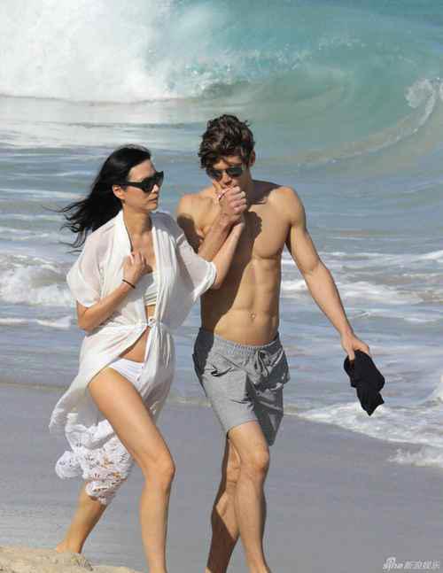 邓文迪近况交往21岁超模男友