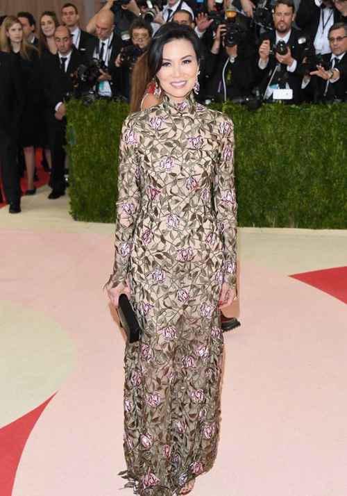 邓文迪近况交往21岁超模男友