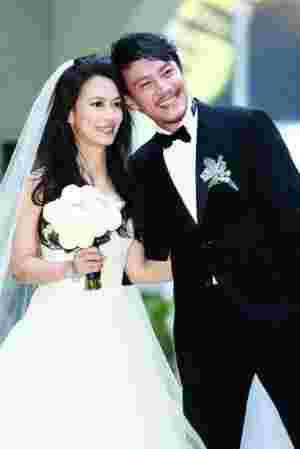 张震今日大婚迎娶前女助理 旧爱舒淇接新娘捧花大哭