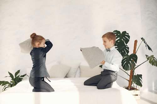 孩子总是打架怎么办 学一招 教你对付家里熊孩子