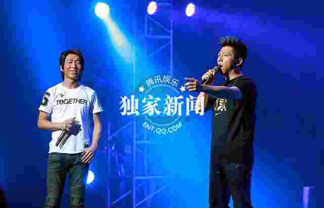 羽泉感恩15年答谢会 羽凡激吻海泉