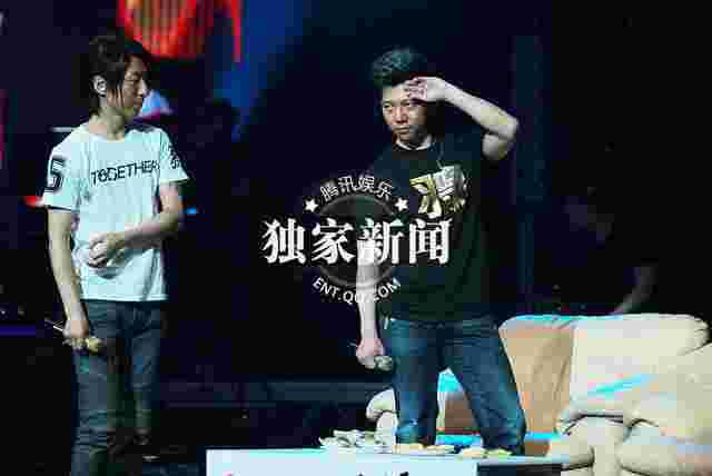 羽泉感恩15年答谢会 羽凡激吻海泉