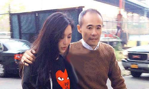 70岁王石与田朴珺首次带娃逛商场 网友 这就是嫁给爱情的样子