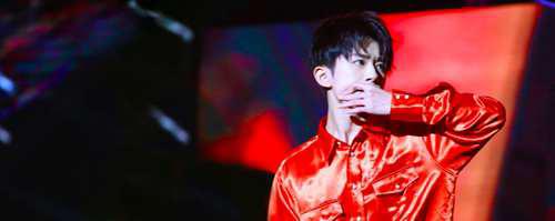 易烊千玺军训晒黑为什么被网友嘲笑