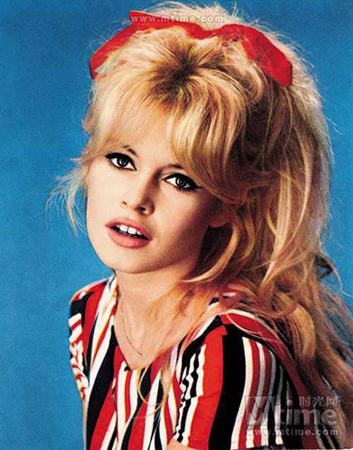 艾米·怀恩豪斯怎么成为时尚缪斯的