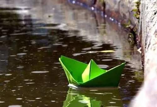诗人折出的纸船 纸船泰戈尔