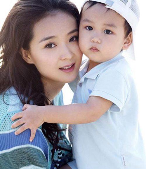 还珠格格晴儿扮演者王老公家庭背景曝光