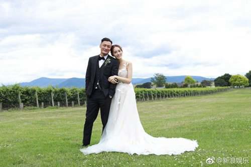 余文乐结婚 五张婚纱照中四张是黑白的 知道真相的我哭笑不得