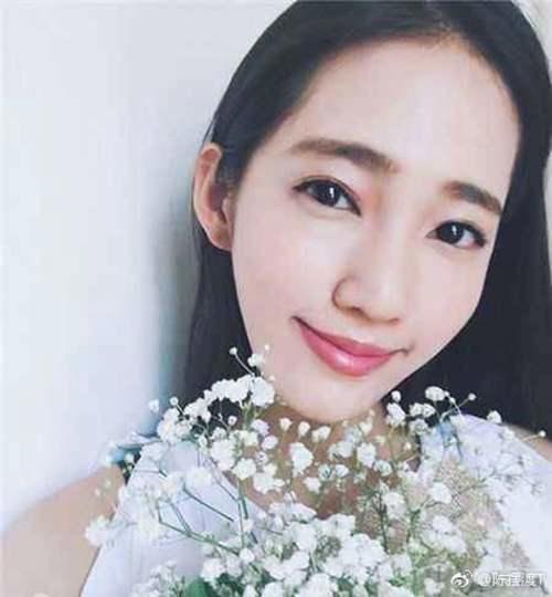 余文乐结婚 五张婚纱照中四张是黑白的 知道真相的我哭笑不得