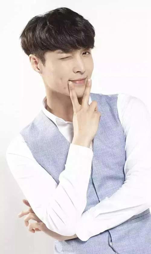 EXO经纪人眼中的小天 张艺兴经常联系成员们 边伯贤幽默又严肃