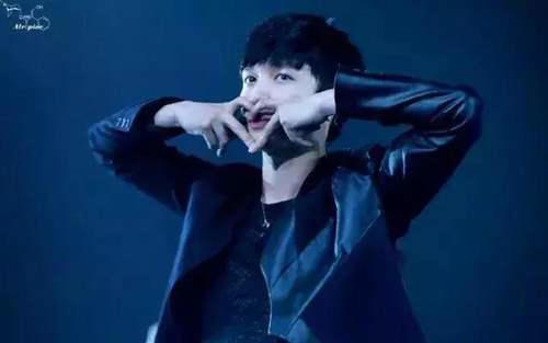 EXO经纪人眼中的小天 张艺兴经常联系成员们 边伯贤幽默又严肃