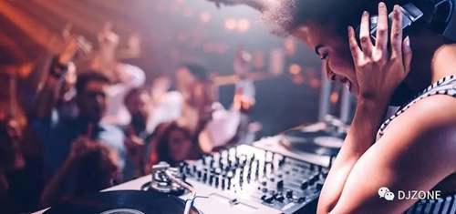 DJ为什么要戴耳机