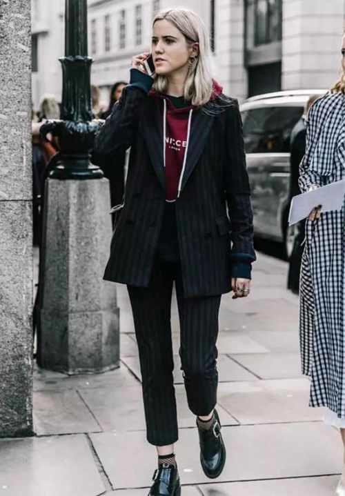 卫衣怎么搭配好看