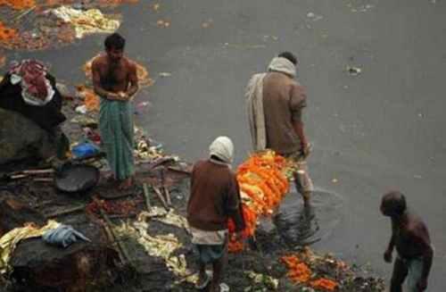 干了这碗恒河水典故