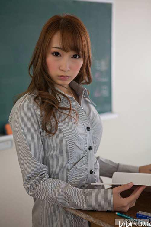 每日优优 莲実クレア莲实克蕾儿安达亚美身材过于完美