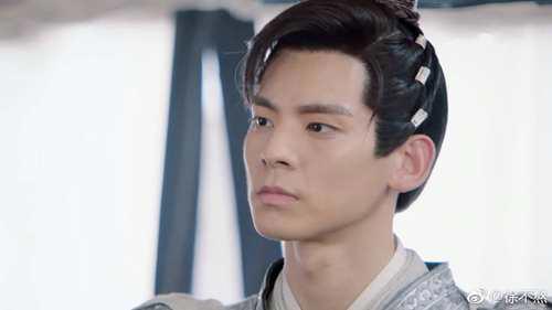 浅析东方炻的外在长相与内在魅力