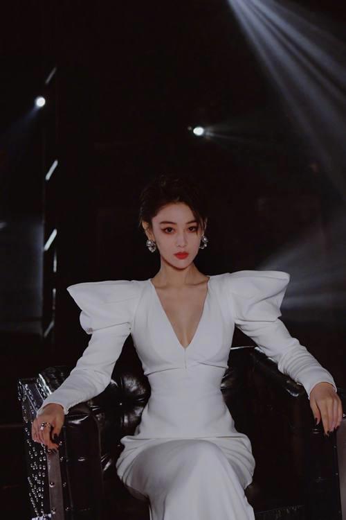 34岁张馨予被老公称为 小孩 前4任男友皆震惊 她要安全感