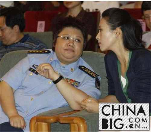 韩红管彤结婚接吻相片是真的假的