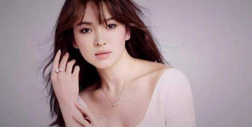 宋慧乔晒短发造型