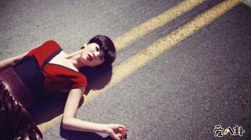 宋慧乔晒短发造型