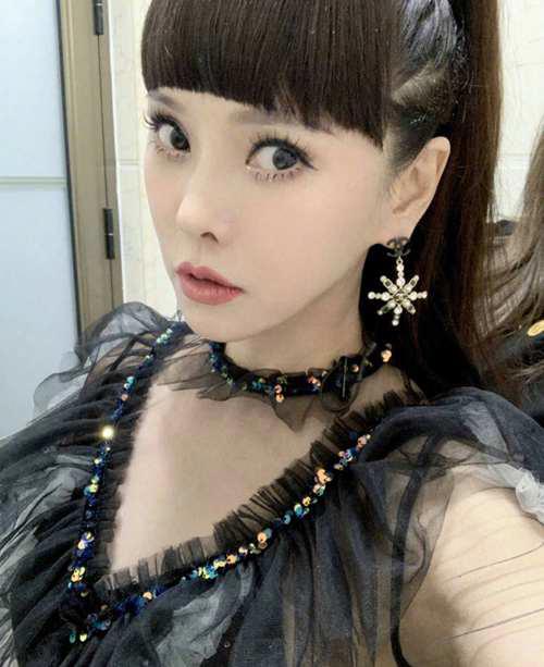 香港导演关锦鹏批评伊能静