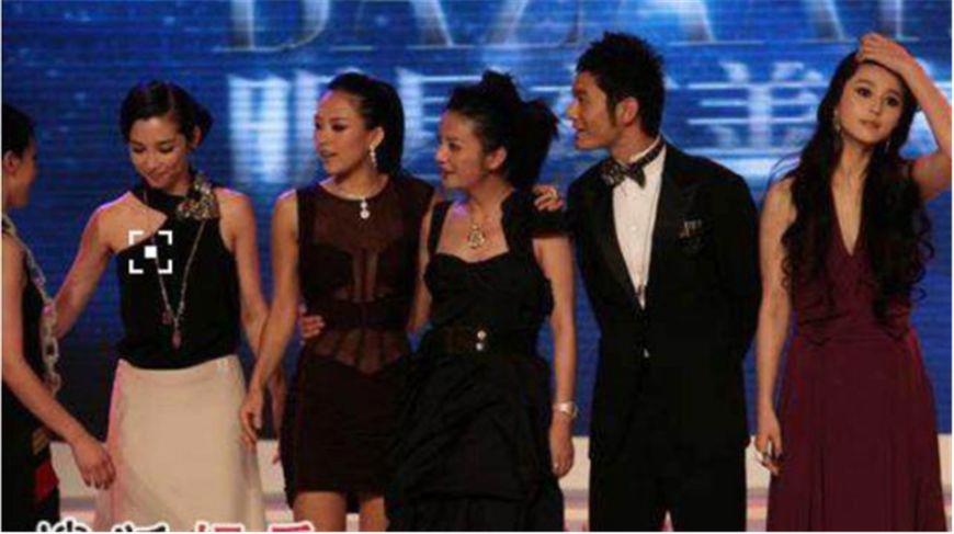 明星最尴尬7张合照 每张都想 销毁 最后一张我不厚道的笑了