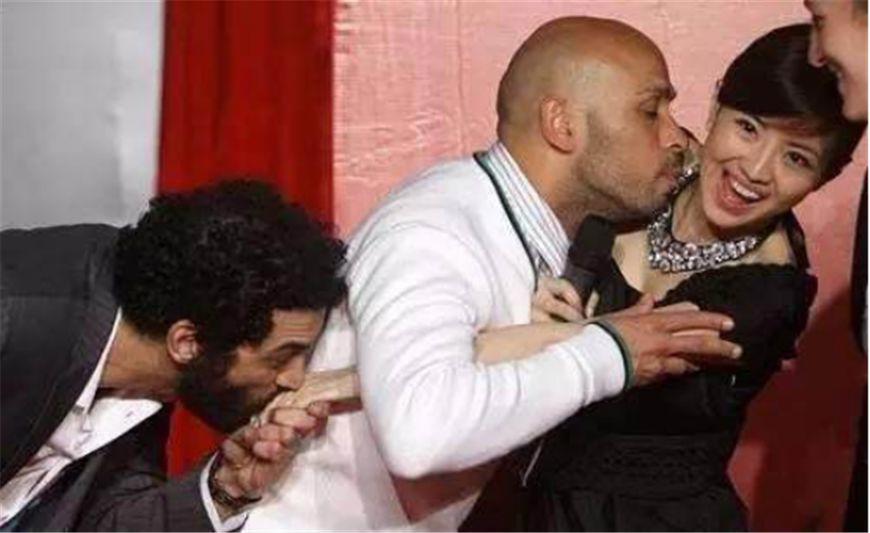 明星最尴尬7张合照 每张都想 销毁 最后一张我不厚道的笑了