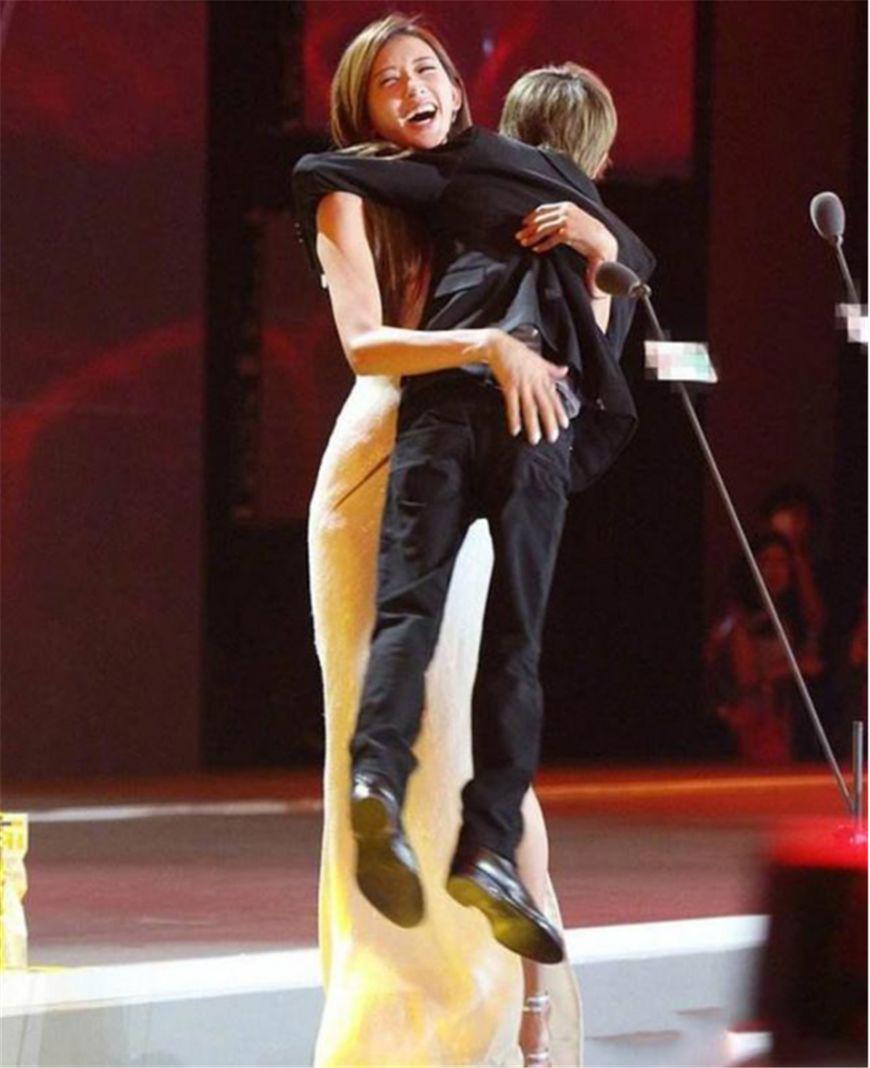 明星最尴尬7张合照 每张都想 销毁 最后一张我不厚道的笑了