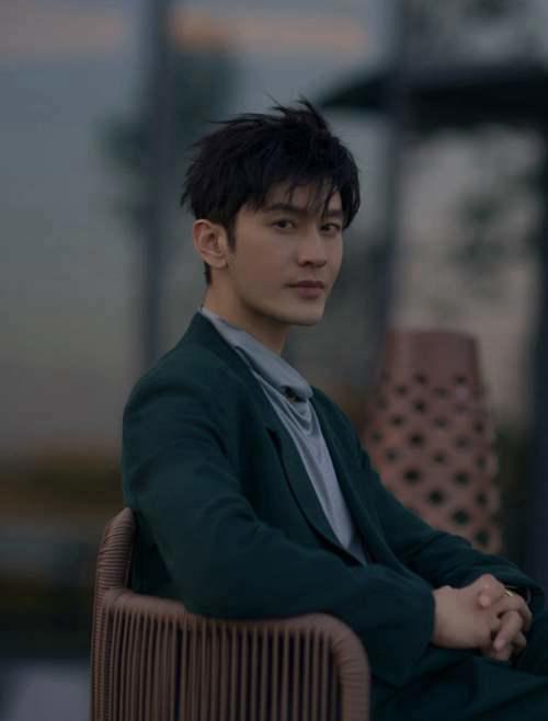 baby辟谣和蔡徐坤恋情绯闻后 黄晓明戴婚戒隔空表白超有爱