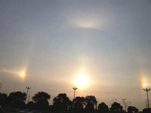 石家庄上空现两个太阳