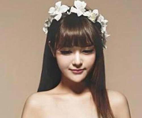 额头宽适合什么发型