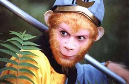 六小龄童女儿至今没有出嫁 看到她的真实颜值 网友表示 我爱了