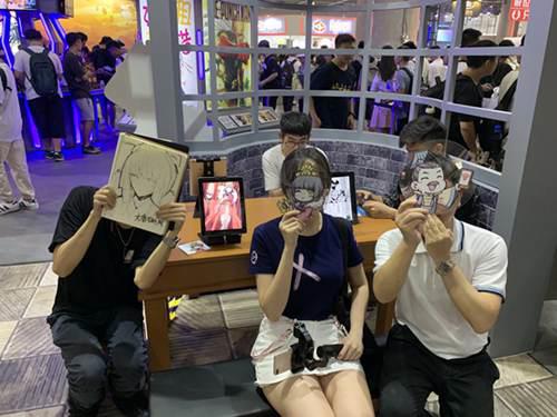 哔哩哔哩漫画实体书店开业啦 雾