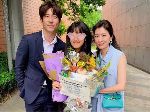 贾静雯与前夫离婚9年后首度同框