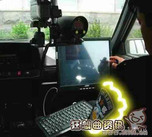 闯红灯摄像头是什么样子？