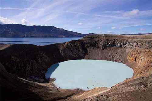 世界十大最美火山口湖泊