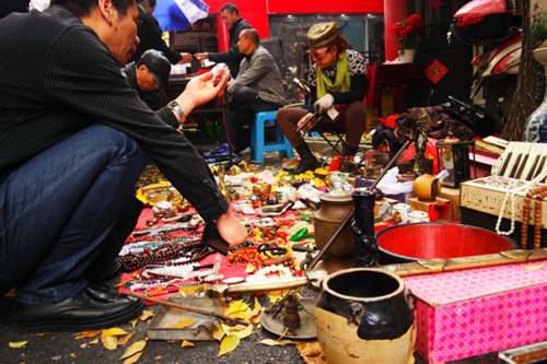 天津市沈阳道古玩市场鼎盛时期