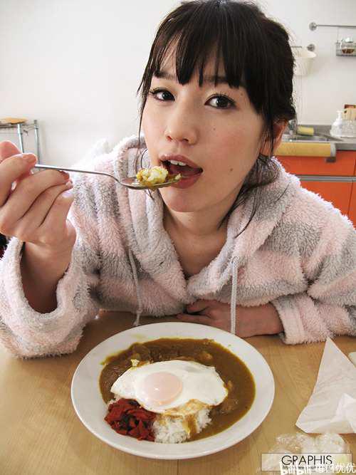 每日优优 本田莉子为了生活努力打拼的职业演员