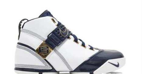 詹姆斯篮球鞋全系列介绍 lebron是最强的一代吗