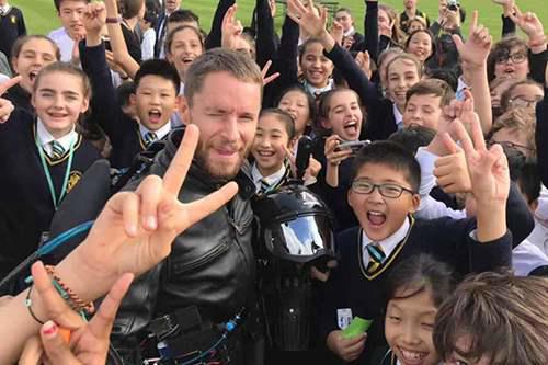 商用喷气背包第一人 一个视重力如无物的航空爱好者 理查德布朗宁和他的飞行战甲