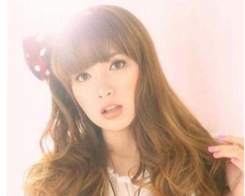 额头窄适合什么发型