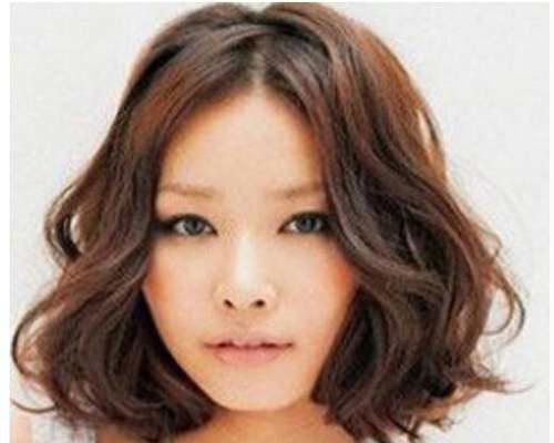 额头窄适合什么发型